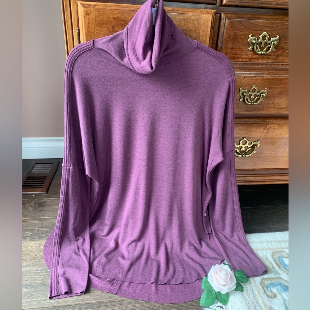 NWOT Kit and Ace Plum Burrow Turtleneck